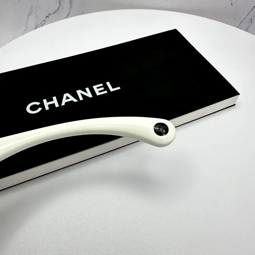 New CHANEL Sunglasses - Picture 11 of 16